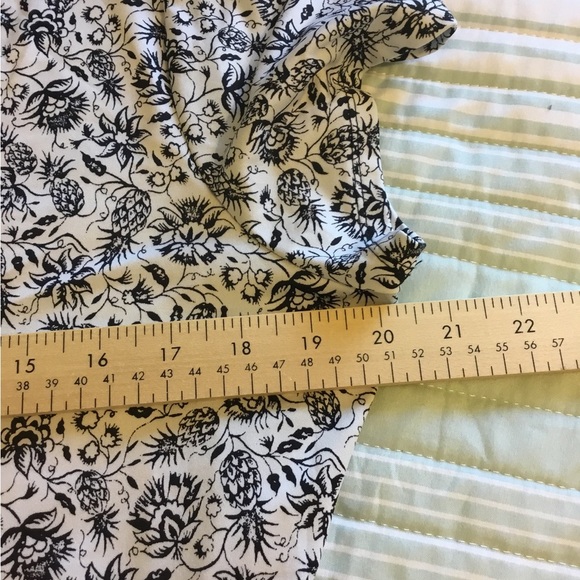 Neu Options Black and white print top size large. 5% spandex = stretchy. - Picture 5 of 5